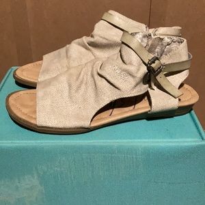 Blowfish wedge sandals Size 8.5